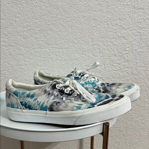 Vans Women's Blue and Gray Patterned Sneakers